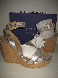 $398 NUEVAS Sandalias de cuña Stuart Weitzman para mujer EE. UU. 10 anexo cromadas agrietadas Zapatos BX - Imagen 1 de 8