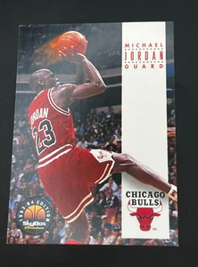 Michael Jordan 1993-94 SkyBox Premium #45 Chicago Bulls - Picture 1 of 2