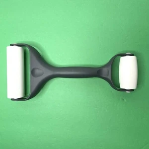 Pampered Chef Baker's Roller #1485 Pie or Biscuit Roller w/Edging Tool - Picture 1 of 3