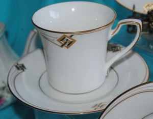 NORITAKE TRADIZIONI 2000 JOELY #7805 LOTTO DI 4 SET TAZZE DA TÈ E PIATTINI ORO  - Foto 1 di 12