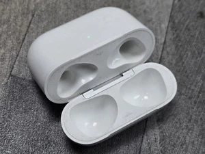 Genuine Original Apple AirPods 3rd Generation A2566 Wireless Charging Case ONLY - Picture 1 of 3