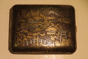 Vintage goldenes Messing orientalischer Drachen Pagode Szene Zigarettenetui mit Streichholzhalter - Bild 1 von 8