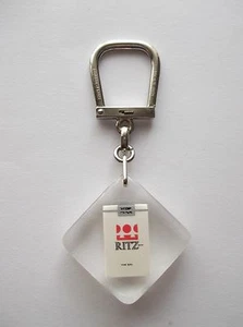 Schlüsselanhänger Frankreich Bourbon, Marke RITZ Tabak. - Bild 1 von 7