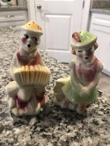 Vintage Shawnee Pottery Swiss Kids Salt & Pepper Shakers Mint Green Yellow White - Picture 1 of 6