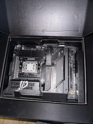 ROG STRIX X870E-E GAMING WIFI ATX / AMD Ryzen AM5/X870E/4x Dimm , DDR5 192 Go - Photo 1/4