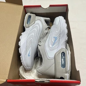 Nike Air Max Fire Damenschuhe Fußball grau/hellblau US-Größe 8 Turnschuhe  - Bild 1 von 9