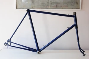 1949 Claud Butler fillet brazed racing frame, 57cm ctoc (22.5 inch) in blue. - Picture 1 of 12