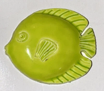 Streamline Buttons 13/16” 20mm Green Fish #K1180 NOS - Image 1 of 3