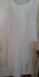 REVIEW WHITE LACEY/CROCHET STYLE DRESS LINED EXCEPT 3/4 CHIFFON SLEEVES WEDDING? - Picture 1 of 10