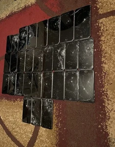 Lot of 29 Various Cracked Screen Iphones - Picture 1 of 3
