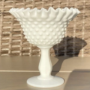 Pedestal Fenton Hobnail Leche Vidrio Blanco Borde Prensado Caramelo Nuez Plato 6" - Imagen 1 de 6