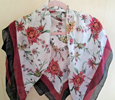 "Bufanda para mujer CHAN LUU artesanal 100 % seda 38,5"" cuadrada diseño floral asiático nueva con etiquetas" Foto 1 de 4