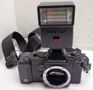 Pentax A3000 35mm Camera Body Program w/ AF200Sa Flash & Strap - FREE SHIPPING!! - Picture 1 of 16