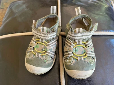 Zapatillas deportivas Stride Rite Riff verdes para senderismo/juego cómodo talla 4,5 M para niños pequeños Foto 1 de 4