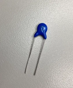 10X IC KONDENSATOR 68pF 10% 1KV (1000V) Keramikscheibe - Bild 1 von 1