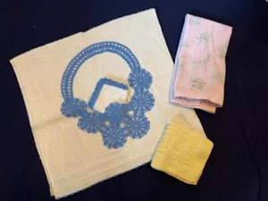 4 Stück Vintage Handtücher Set gehäkelt MCM gelb blau rosa CANNON FAIRFAX JCPenney - Bild 1 von 6