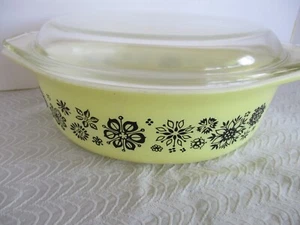 Vintage Pyrex gelb gepresst schwarz Blumen 043 Auflaufform mit Deckel Promo MCM - Bild 1 von 12
