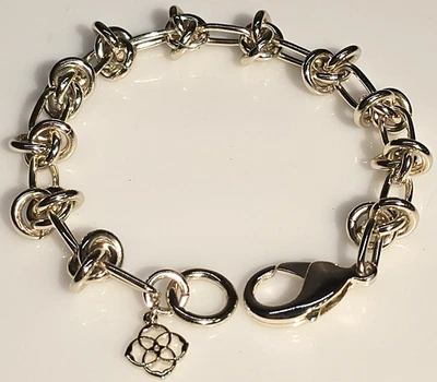 Pulsera Kendra Scott Presleigh Love Knot tono dorado DISEÑO RETIRADO 8 pulgadas $98 Foto 1 de 4