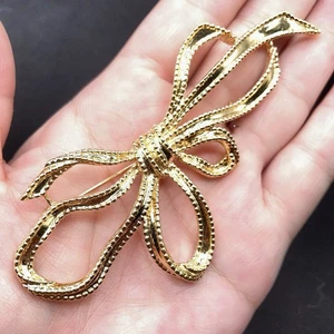 Vintage Trifari Statement Gold Tone Bow Flower Floral Brooch Pin - Picture 1 of 6