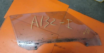 1979-1985 Mazda RX7 Right Front Door Glass  Foto 1 de 4