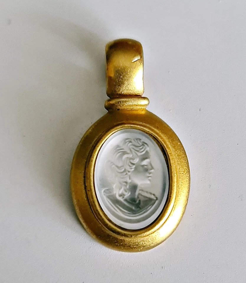 PINGENTE RARO VINTAGE AUTÊNTICO FRANÇA AGATHA PARIS ANTIGO CAMAFEU PLACA DE OURO - Imagem 1 de 4