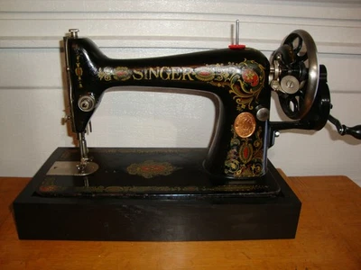 ANTIGUA MÁQUINA DE COSER CANTANTE MODELO 66 'OJO ROJO', MANIVELA, REPARADA Foto 1 de 4