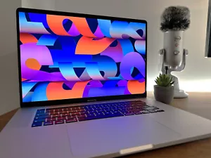 Apple MacBook Pro 16" Retina i9 | 32GB RAM | 1TB SSD | AMD Radeon 5600m 8GB HBM2 - Bild 1 von 4