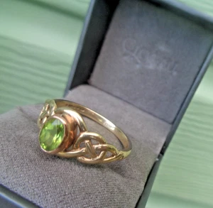 Anillo de oro galés Clogau oro rosa y amarillo de 9 quilates + peridoto hm años 90 talla W - Imagen 1 de 6