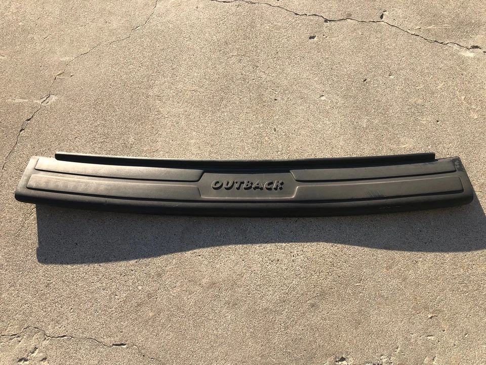 1999 Subaru Legacy Outback OEM para-choque traseiro almofada de degrau protetor placa acabamento - Imagem 1 de 4
