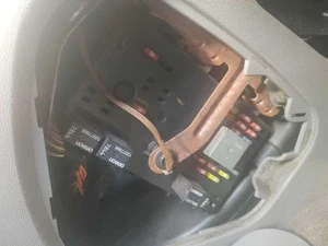 03 SATURN VUE Cabin Fuse Box - Picture 1 of 1