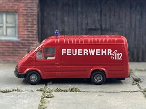 Nr. 3335 Praline Feuerwehr Ford Transit Kastenwagen Einsatzwagen 1:87 - Picture 1 of 7