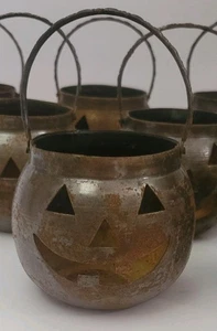 Piccoli Secchi di Halloween Rusty Crosty Jack-o-Lantern, Metallo, Uno - Foto 1 di 4