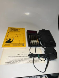 Texas Instruments TI-55 Taschenrechner mit Adapter & TI Entscheidungsfindung Sourcebook - Bild 1 von 15