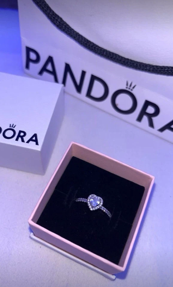 Anel Pandora prata esterlina em forma de coração tamanho 6 - Imagem 1 de 1