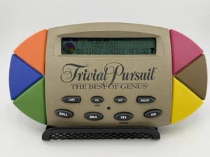 Trivial Pursuit The Best Of Genus gioco elettronico portatile da viaggio 1997 testato - Foto 1 di 8