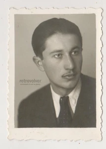 Zärtlich gutaussehender junger Mann attraktiver Kerl süß gut aussehender Mann Gay Int - Bild 1 von 1