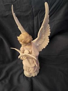 Lladro Retired “Angel of Peace” #6131 mint with Original box