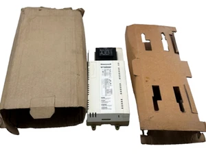 Controlador de unidad de bobina de ventilador con relé de recalentamiento Honeywell W7752D2007 - Imagen 1 de 14