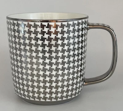 NUEVO CON ETIQUETAS 10 tazas pata de gallo Strawberry Street Aspen taza de té metálica plateada/blanca Foto 1 de 4