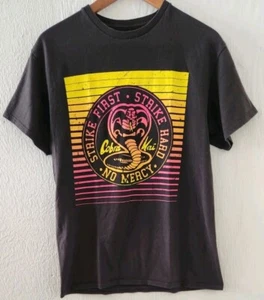 T-shirt Crew logo Cobra Kai BIO WORLD nera da uomo manica corta taglia media (E4) - Foto 1 di 4