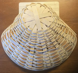 Dresden & Co.  Woven Scallop Shell Basket w/PROTECTOR-NEW-SHIPS FREE!!! - Picture 1 of 3