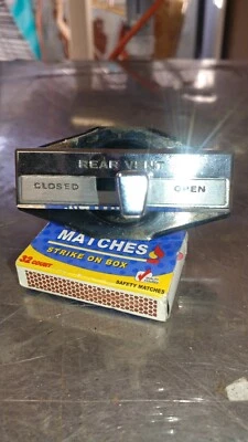 Interruptor de vacío de control de ventilación trasera Ford Thunderbird 1966, bezal y nob Foto 1 de 4