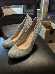 De Blossom collection Stilettos sz 9 Silver Jeweled 4” Wedding Bride Holidays - Picture 1 of 7