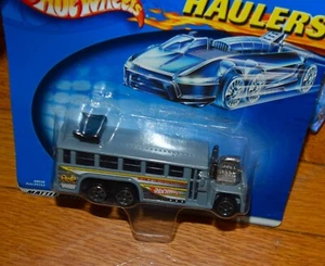 Hot Wheels Haulers Mobile Detention Unit GMC Police Bus - Picture 1 of 3