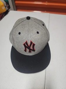 Cappello New Era 59Fifty 7 1/2 New York Yankees grigio nero baseball Mlb aderente - Foto 1 di 5