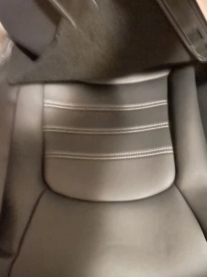 Cubierta de asiento delantero trasero negro lado del conductor OEM 2019-2021 Toyota Rav4 71074-0R340-C3 Foto 1 de 3