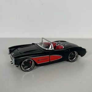 Maisto Chevrolet Corvette Convertible 1957, Black/ Red 1:24 Scale Model Car GC - Picture 1 of 9