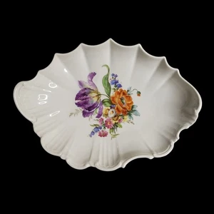 Plato de porcelana festoneado Richard Ginori en forma de concha floral de tulipán y amapola 9"x7" - Imagen 1 de 5