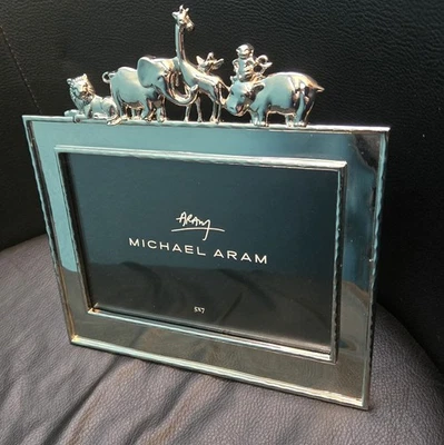 Marco de animales Michael Aram plateado (niquelado) para foto de 5" x 7". Foto 1 de 4