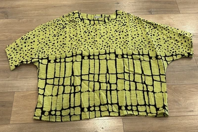 Roupas femininas Habitat para viver em tamanho grande boxy M/L verde preto abstrato - Imagem 1 de 4